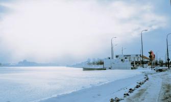 Choosing the Right Ice Melt: Why Calcium Chloride Is Perfect for Industrial and Commercial Use